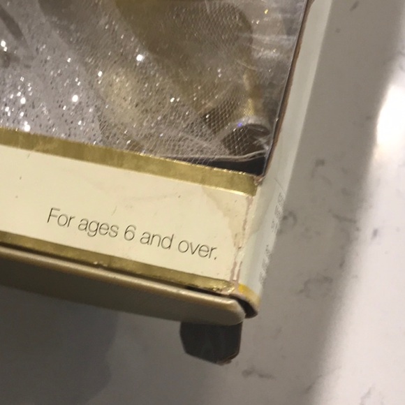 - NWT Special 2000 edition Barbie celebration - Picture 11 of 12